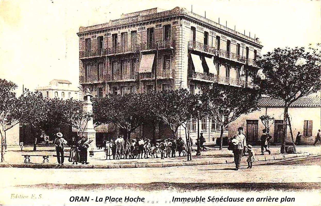 1076- Oran - Place Hoche.jpg